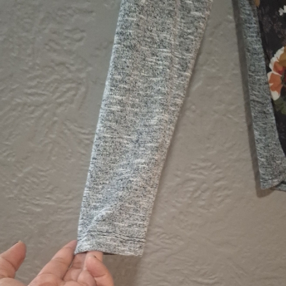 Kut from the Kloth Gray Knit Top Size S - Picture 4 of 7